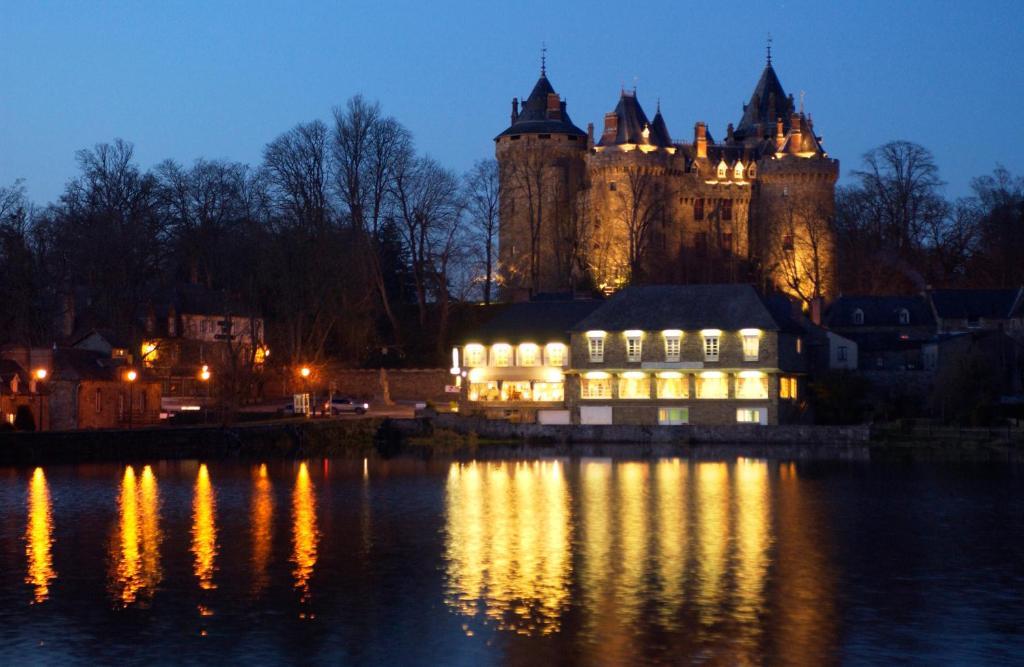 Hotel Restaurant Du Lac Combourg Exterior photo